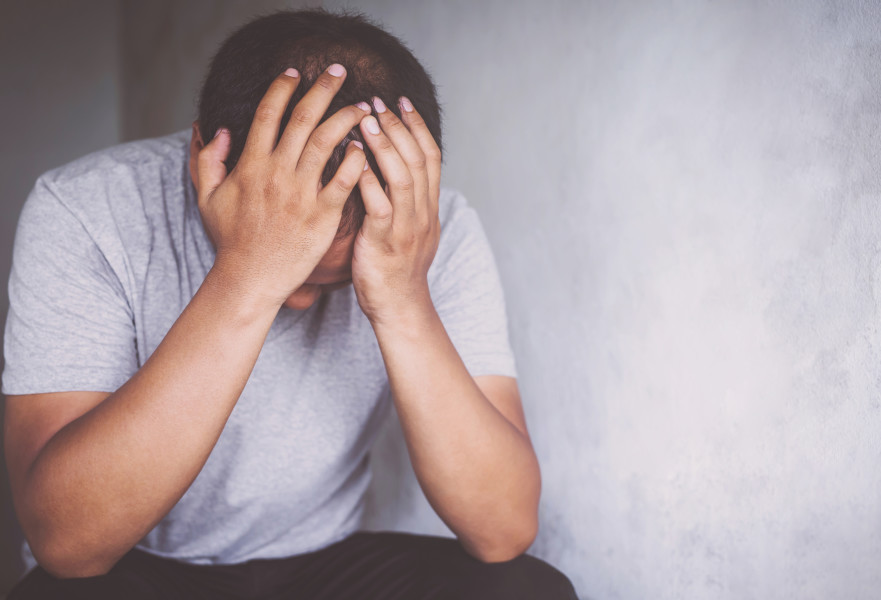 אשתו לא מסכימה לסגור את היחסים כעת