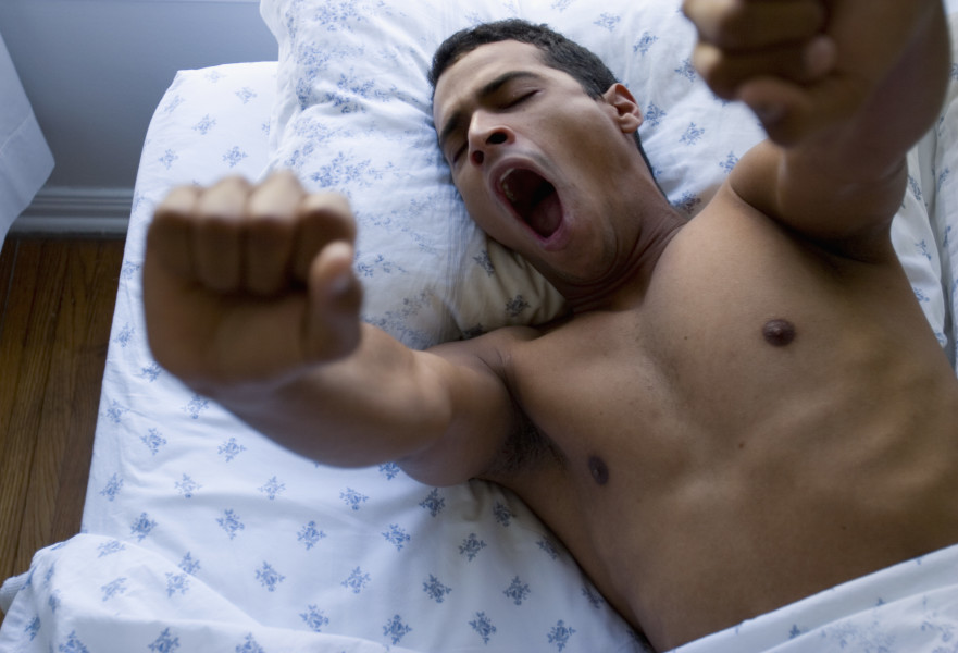 כך שינה בעירום מועילה לנו