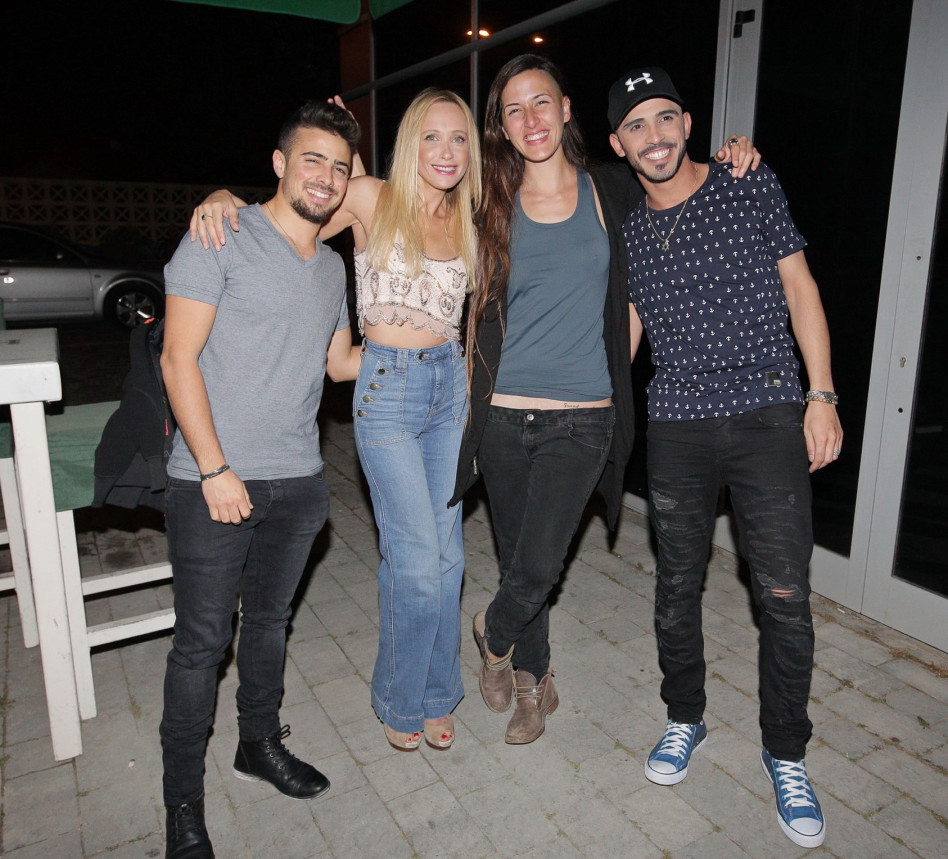 חבורה מהעבר. ברק אדרי, אסתי לי פז, רינת פליישר ומייקל אלרוי (צילום: שוקה כהן)