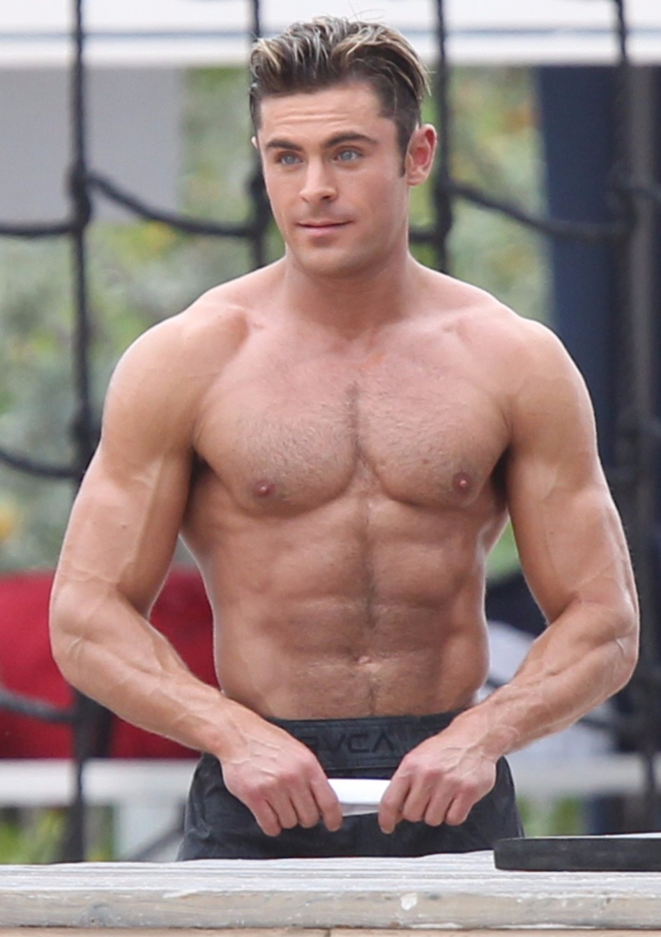 עם לסת שבורה, בלי לסת שבורה - תמיד חתיך. זאק אפרון (צילום: Splashnews)