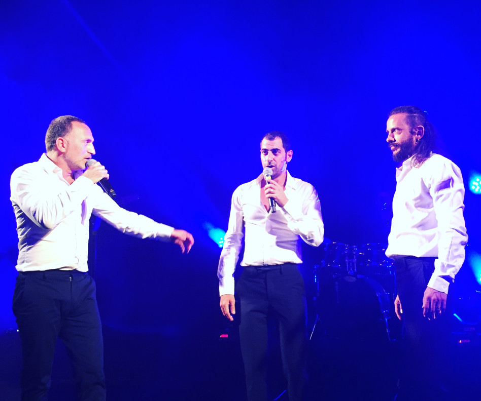 מה קשור להפסיק לנו את ההופעה? שלישיית מה קשור