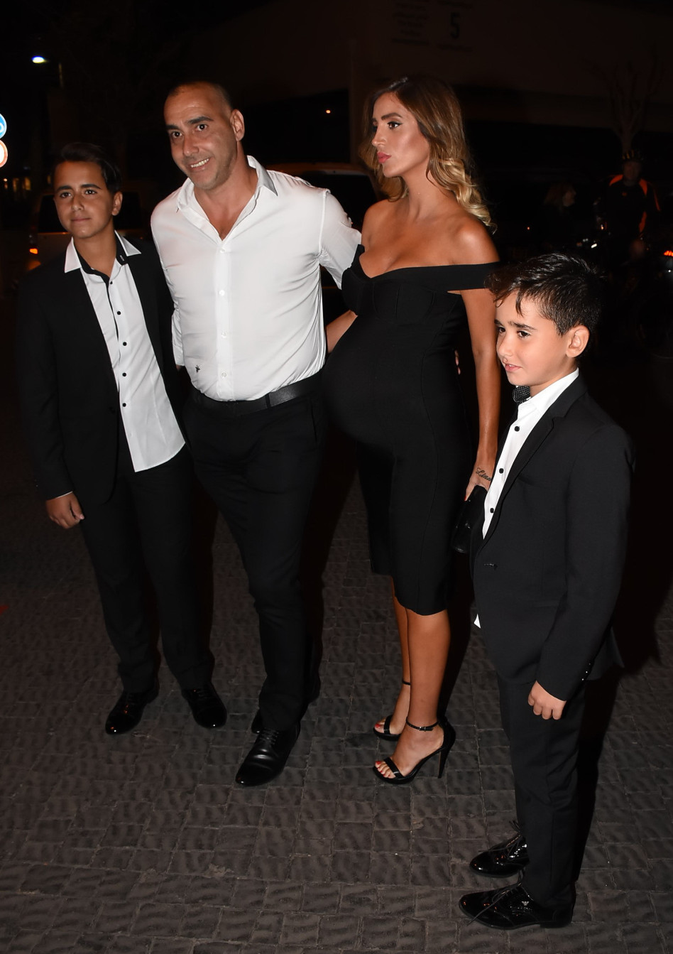 לירון בסיס, רחלי והילדים (צילום: יח"צ)