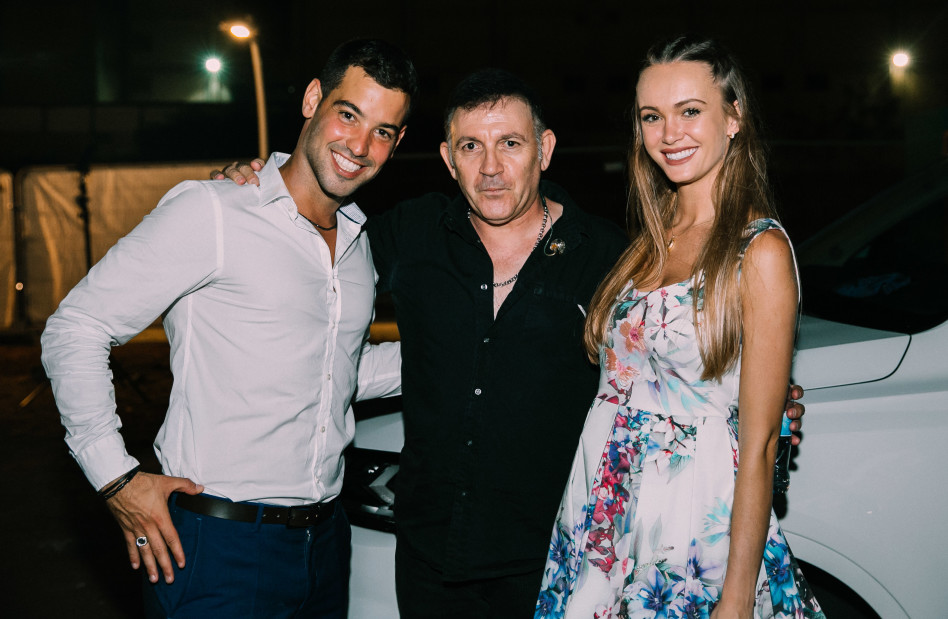 נהנים מרגעי התהילה. קסניה טרנטול, זאב נחמה ועמרי בן נתן