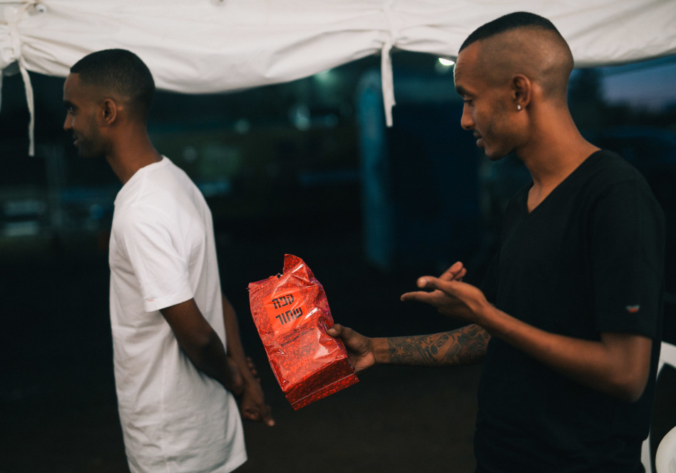 הגיעו לעורר. קפה שחור חזק