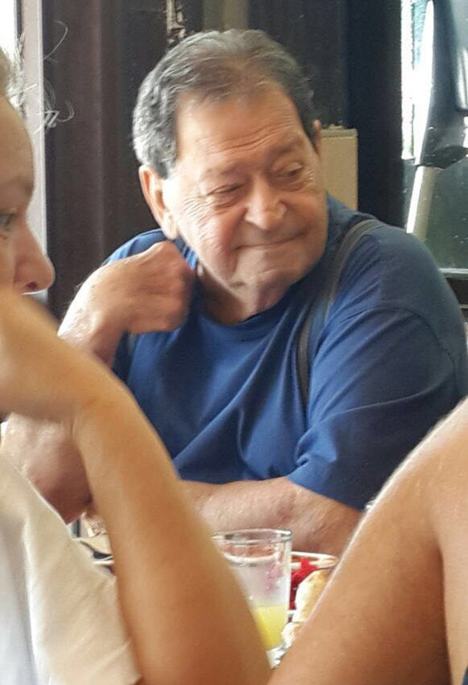 מנשנש לו בחומוס. פואד בן אליעזר (צילום: צילום גולשים)