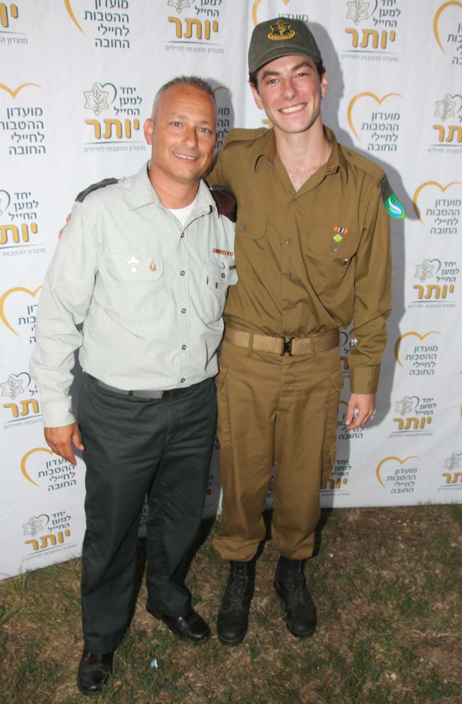 מקרוב יותר... ברקאי מחייך