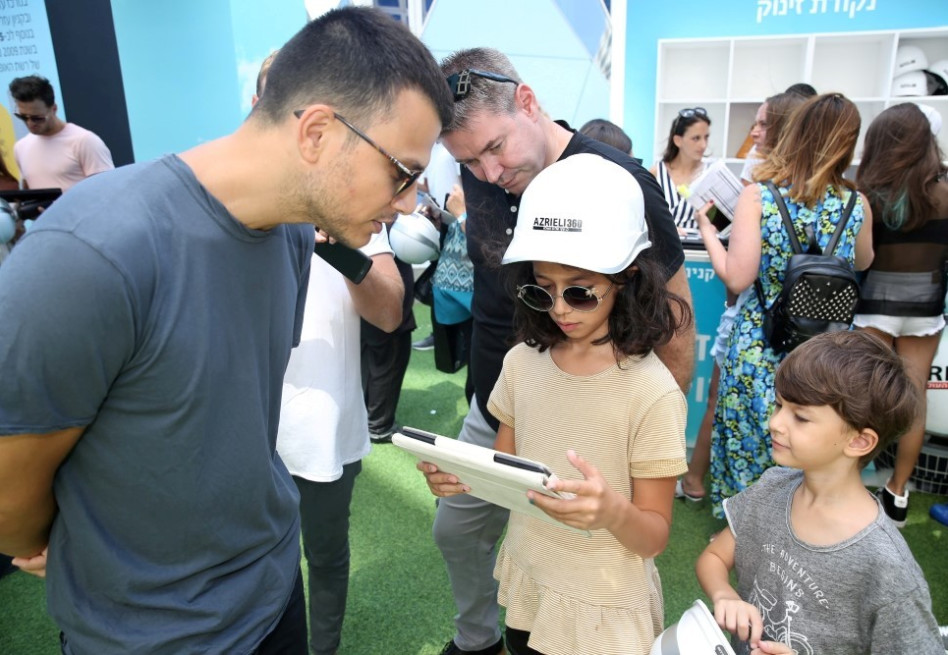 צריך מפה כדי להתמצא במקום? עזר והאחיינים