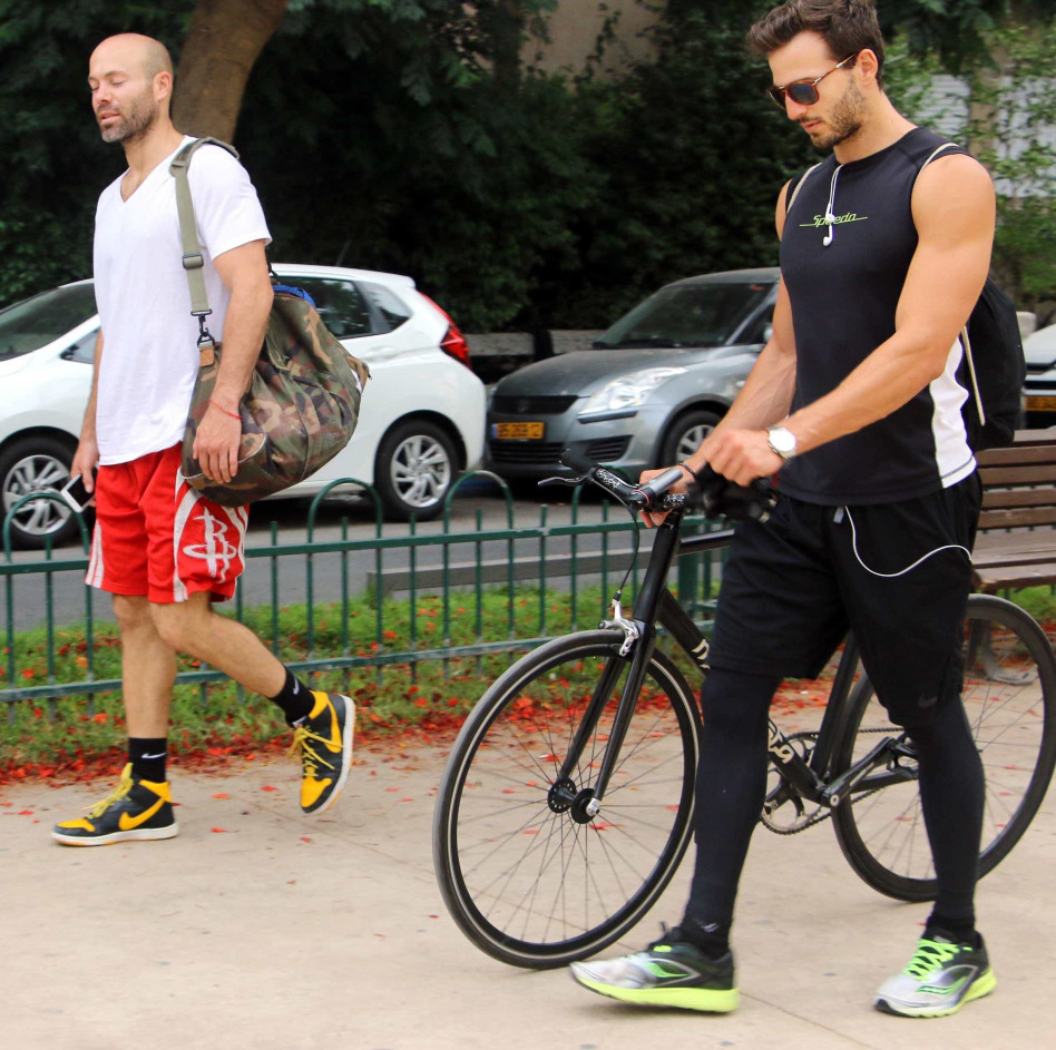 עושה שריר? מייקל לואיס מלמד את שטרן על הפפראצי