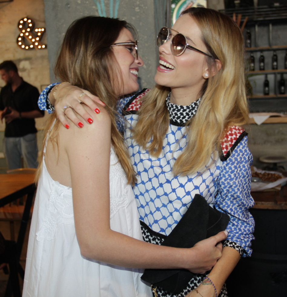 היי, בייבי. סלע עם מלי לוי הלוהטת