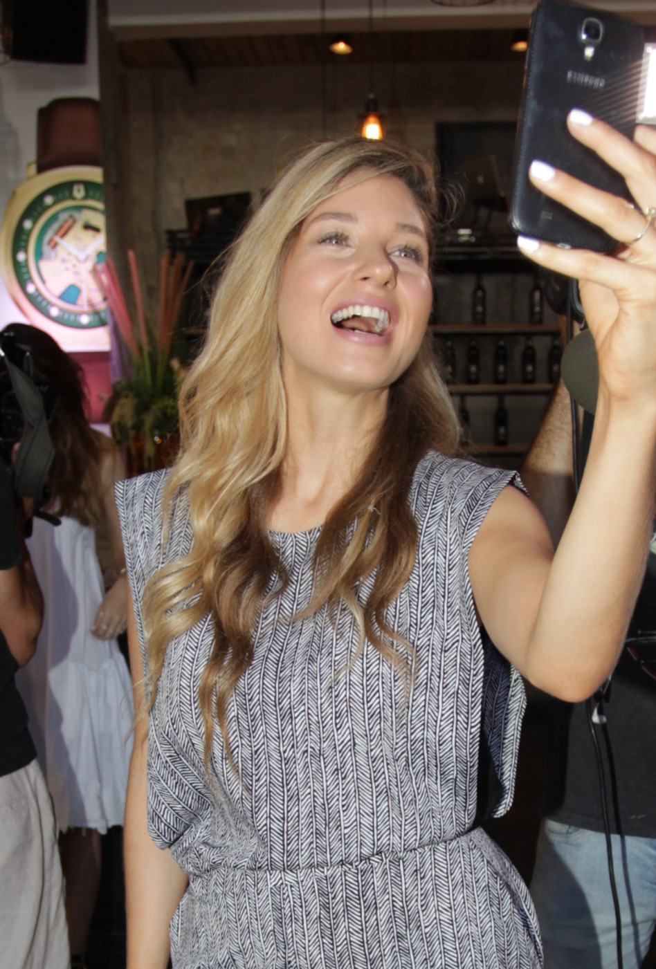 עדי הימלבלוי מתעדת את כל הכיף הזה!