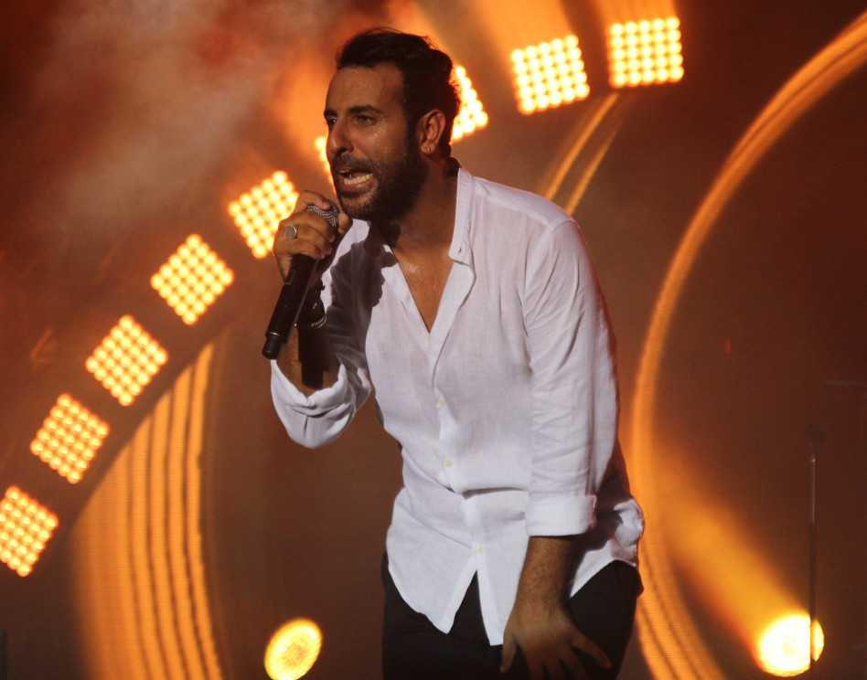 זה כבר דודו אהרון, שר מהלב