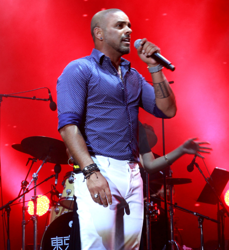 ואז, עלה לבמה. היוש, מיתר!