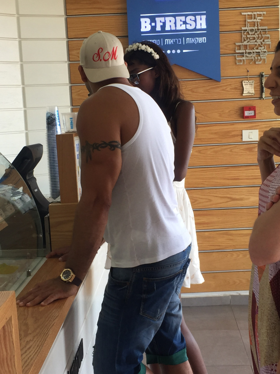 מאמי, את רוצה ללקק את התות? טיטי איינאו וישראל אור מבלים