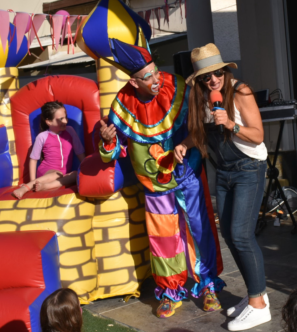 לאה שנירר איז אין דה האוסססס!