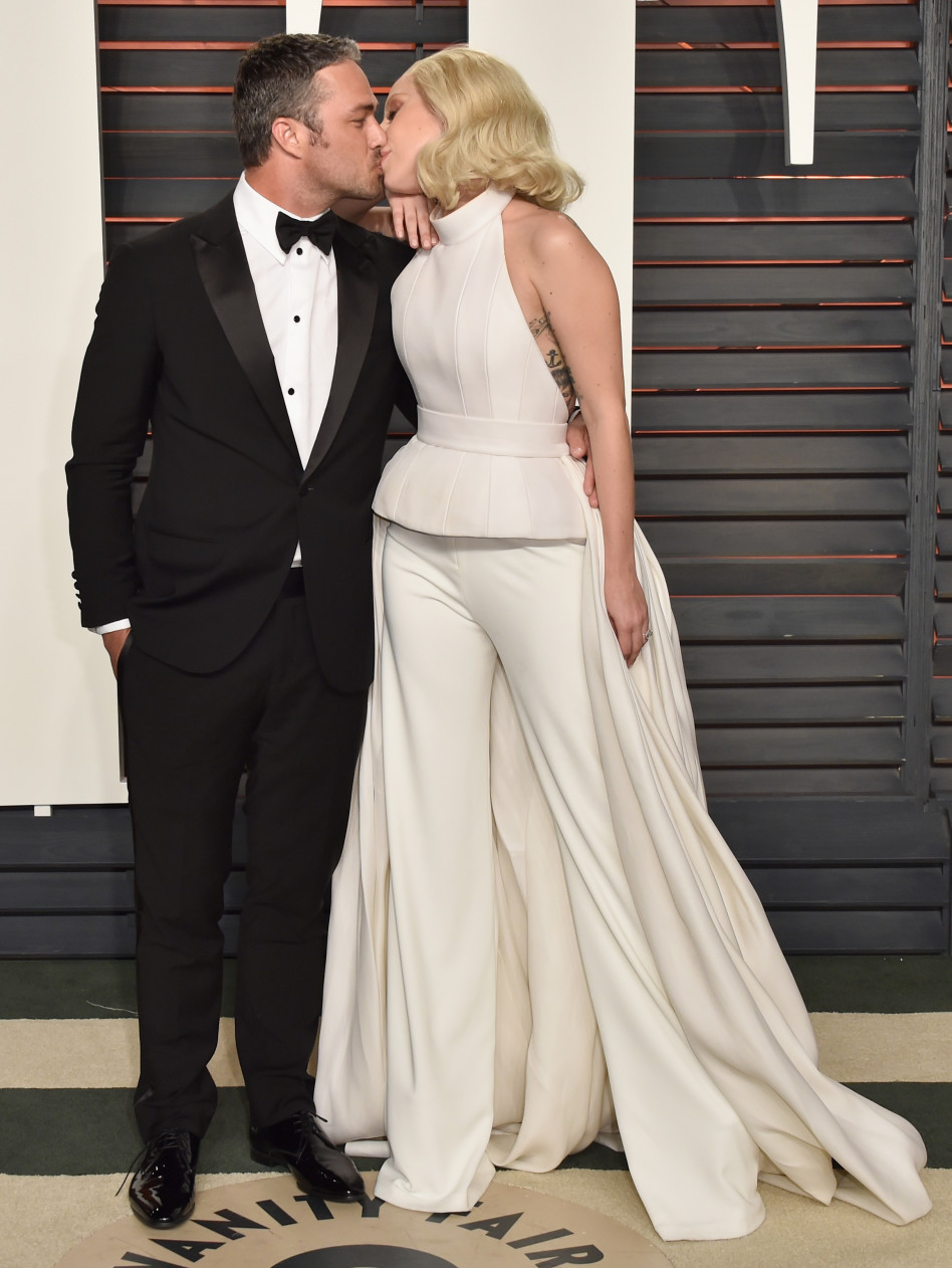 הכי קרוב לתמונת חתונה שתראו מהם. ליידי גאגא עם טיילור קיני (צילום: גטי)