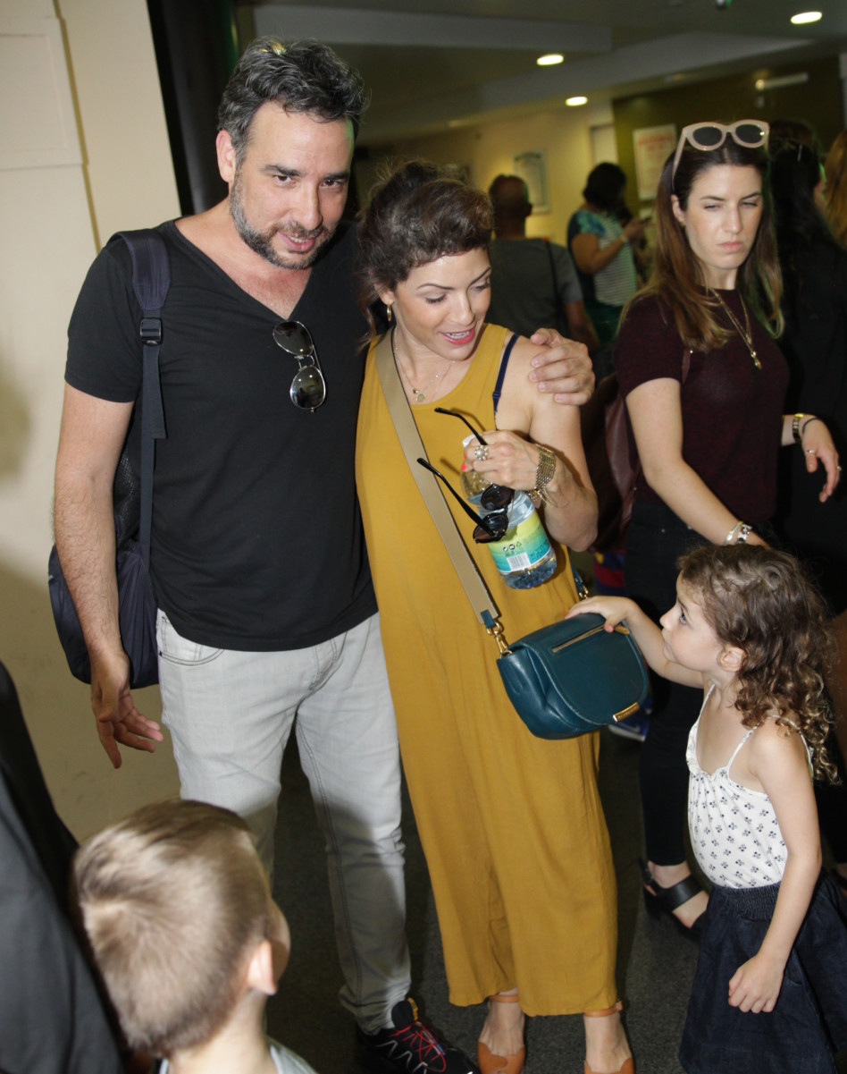 עדי אשכנזי מפרגנת לאשתו של בעלה, מולי שולמן. או משהו כזה