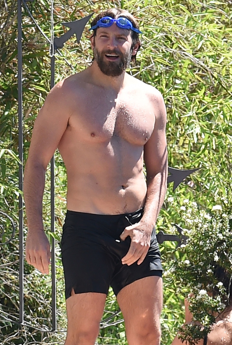 בראדלי, בגד הים צמוד או שהקופר שלך שמח לראות אותנו? (צילום: Splashnews)