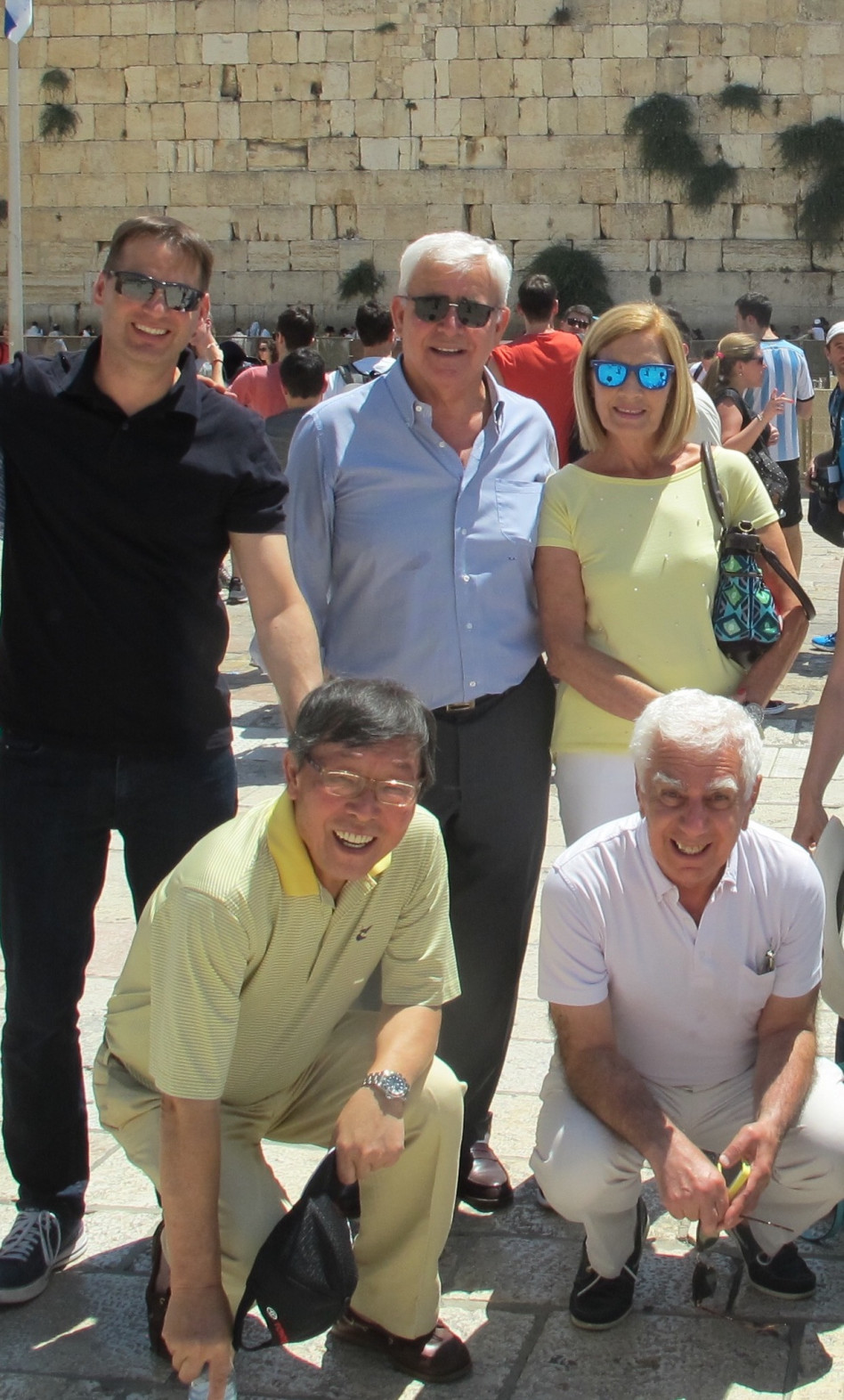 טאסיק אנטוסופולוס ורעייתו, רן דנאי, ג'ורג' חורש ויושי אינבה