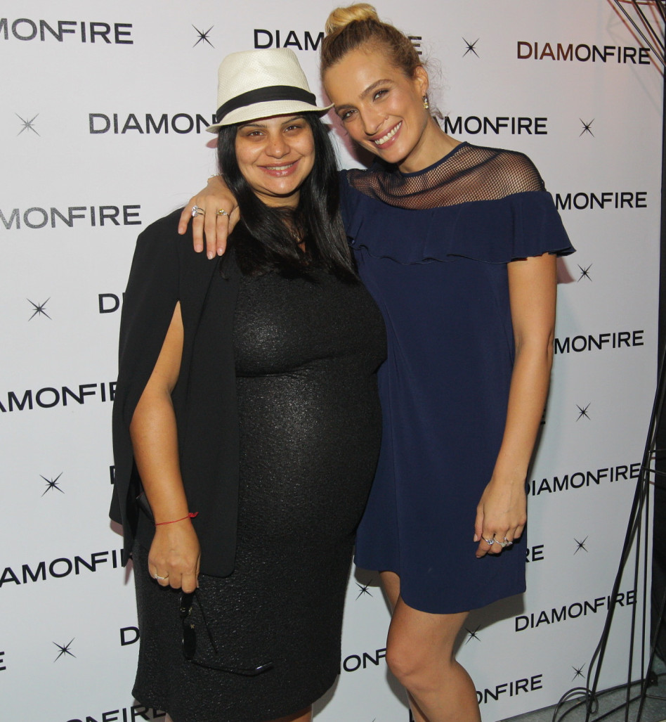 תומכת בשעת צרה. אילנית לוי עם מאיה בצלאל