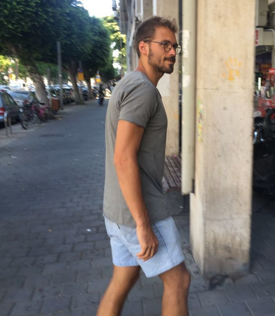 מגיעה לזירה, לקראת המייקאובר. אילן אוספליק (צילום: יח"צ)