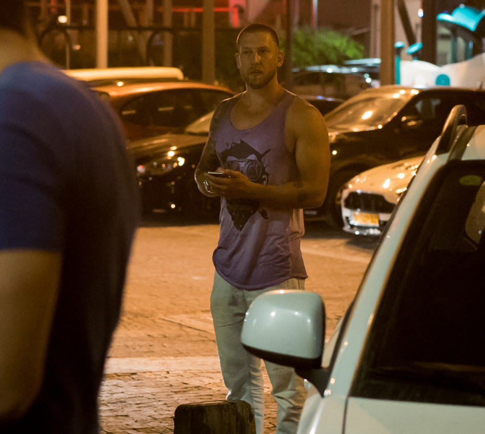 והנה הוא עושה את תל אביב, כמה שעות אחר כך. דור רפאלי (צילום: אלברט לילמאב)