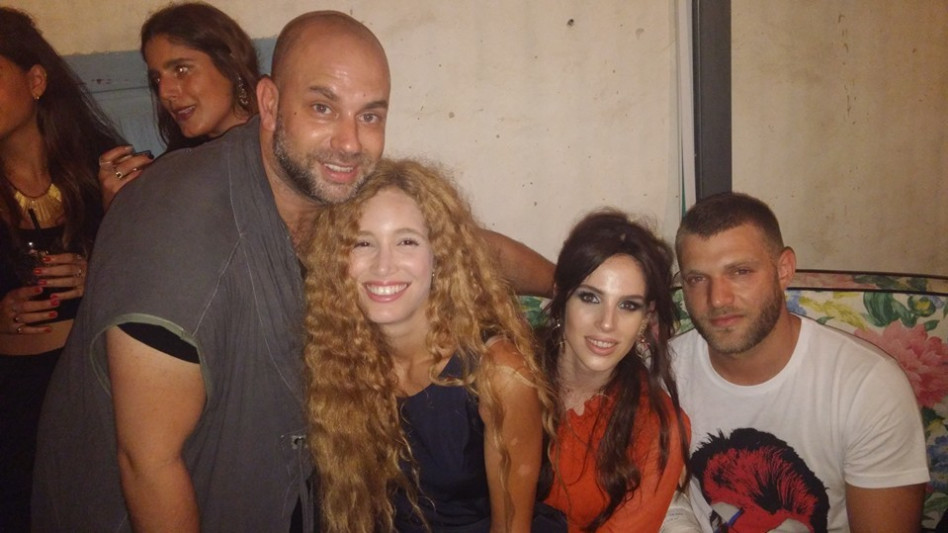 מתחברים עם ה"אוייבת". אביאל כהן, בתיה שיף, הגר קרויטורו ורונן צרפתי (צילום: צילום מסך פייסבוק(