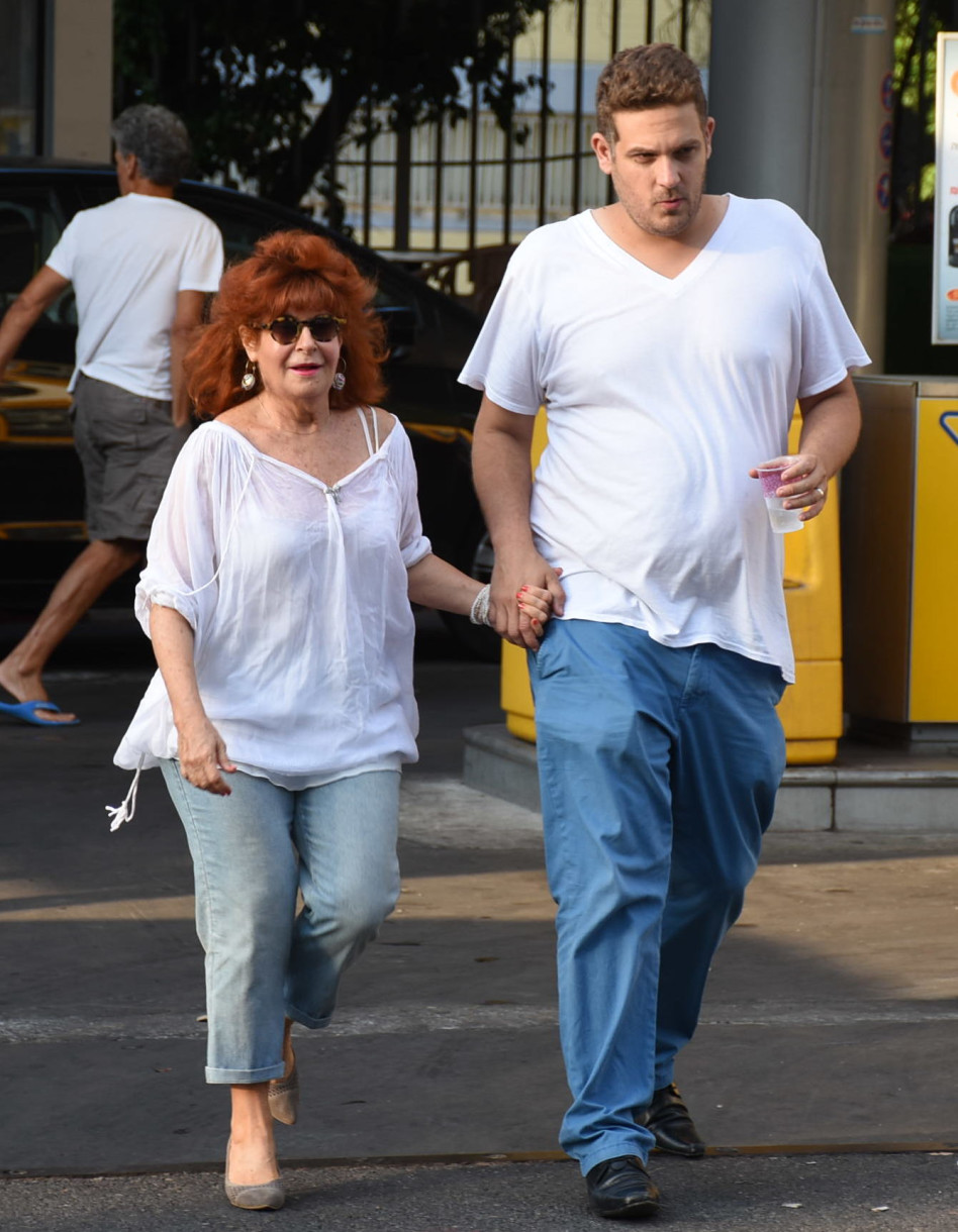 כמה חמודה התמונה הזאת? ליכטנשטיין מלווה את ציפי שביט