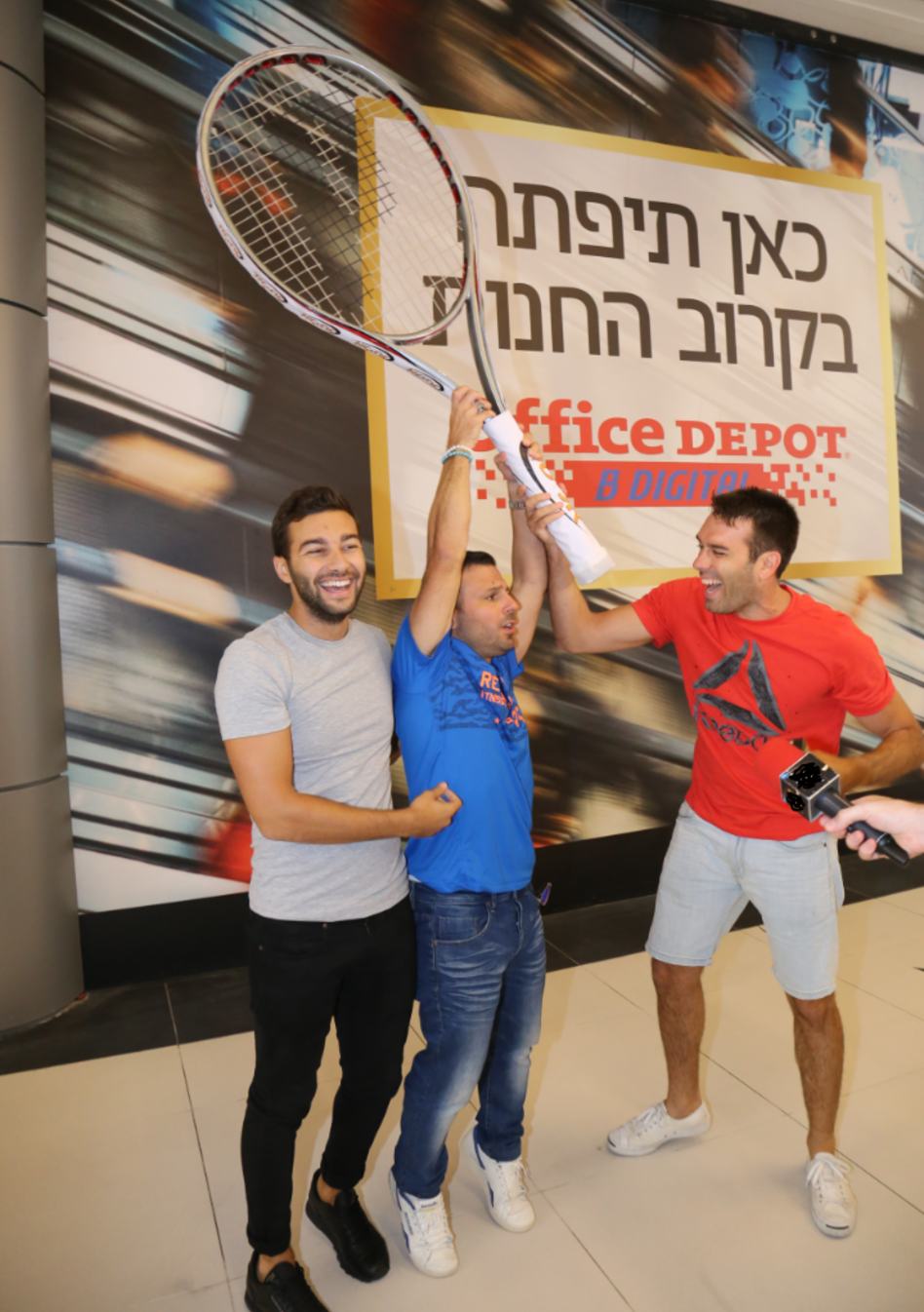 מיליון שקלים והחליט לקנות מחבט?