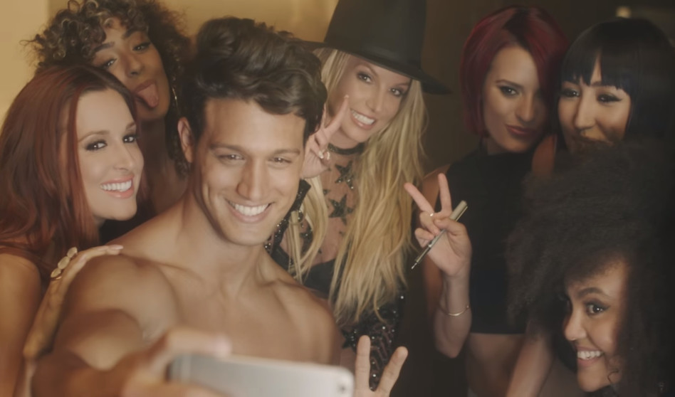 אסף גורן בקליפ של בריטני ספירס (צילום: יוטיוב)