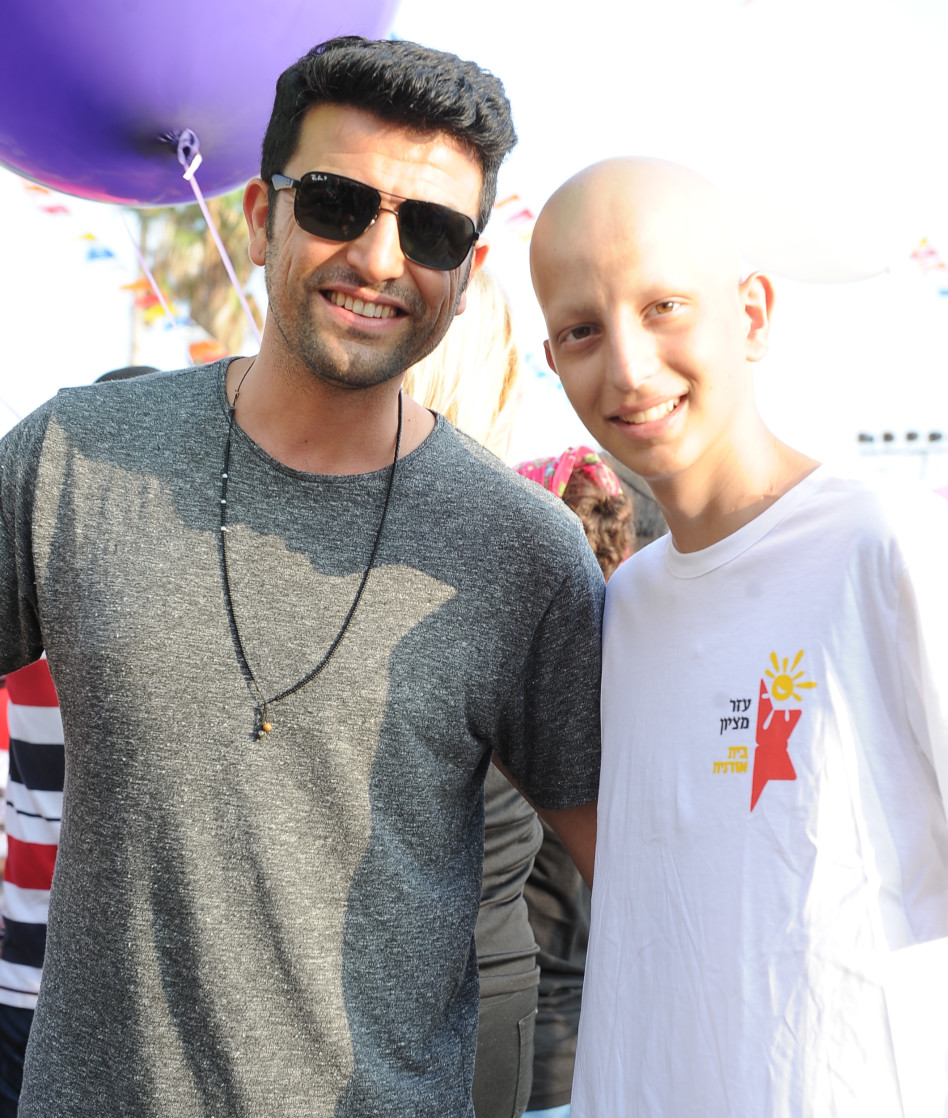 כבוד! עמוס תמם וחבר צעיר