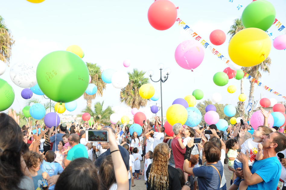 בלונים, בלונים. הטקס שערכה עמותת "עזר מציון"