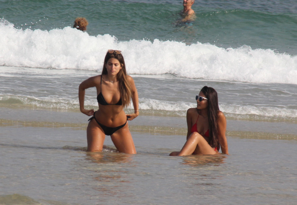 היוש, פמלה אנדרסון התקשרה