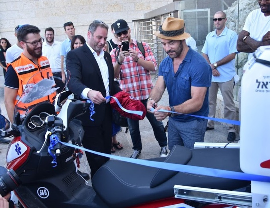 ג'רמי פיבן עם דב מייזל (צילום: איחוד הצלה)