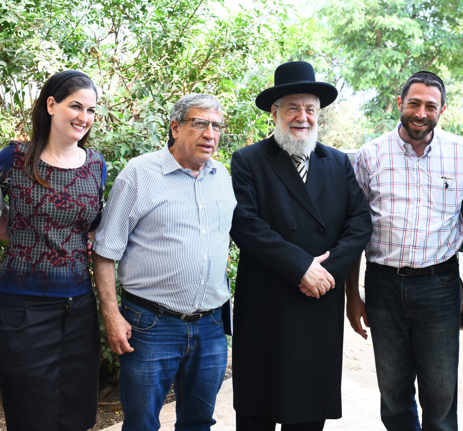 ישראל שיינפלד, הרב לאו, ישראל זינגר וחיה שיינפלד (צילום: נתן איבגי וחיים טוויטו)
