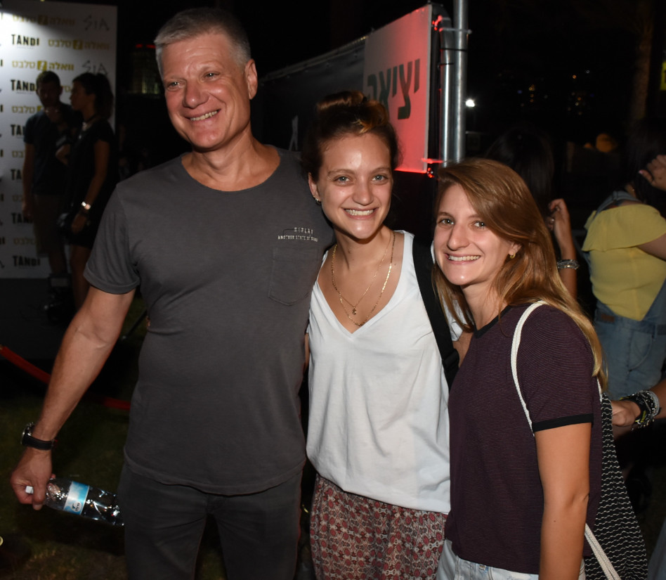 ארנון תורן ומשפחתו