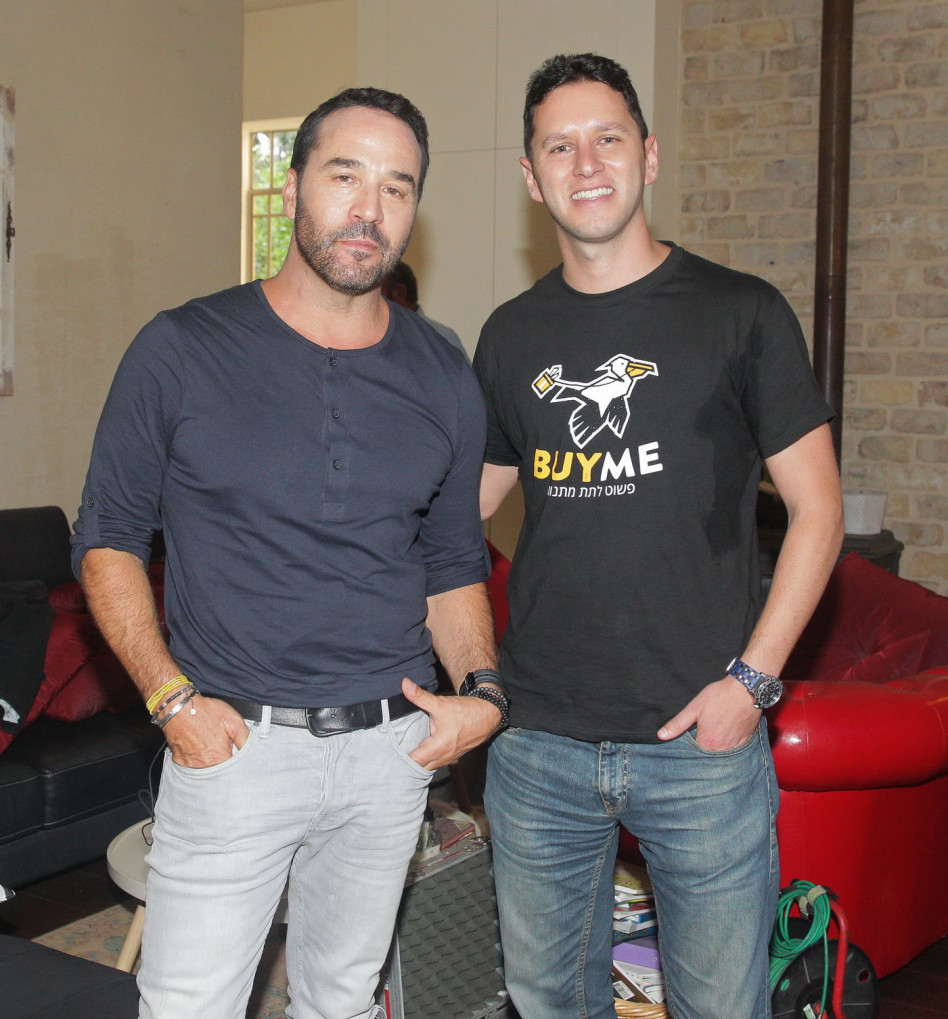 יונתן אלון עם ג'רמי פיבן (צילום: שוקה כהן)