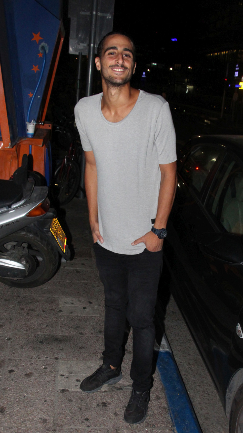 בדרכה של אלכסה דול? אלכס עמר