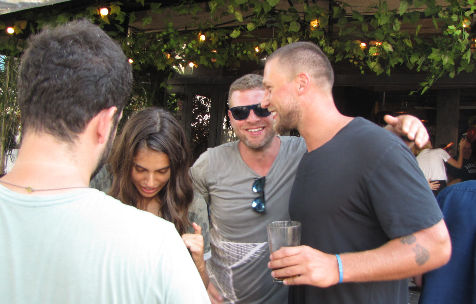 שלומית באה לקדם את פניו או סתם מתעניינת בשלומה של בר? דור רפאלי ושלומית מלכה