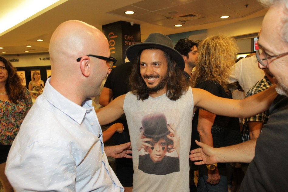 חיבוקי! ציון ברוך מתרגש מקובי פרג' (צילום: רפי דלויה)