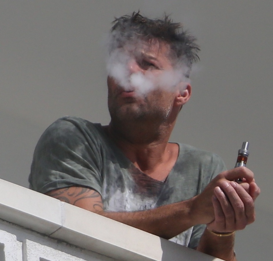 שואף ונושף להנאתו