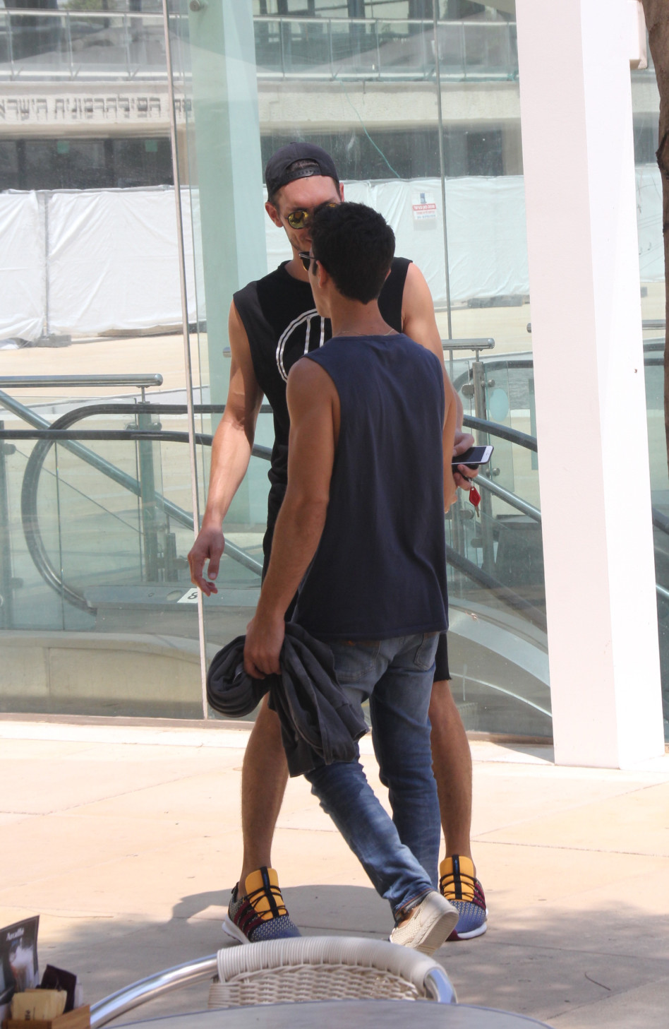 הללויה, הוא הגיע! הראל סקעת ועידן רול