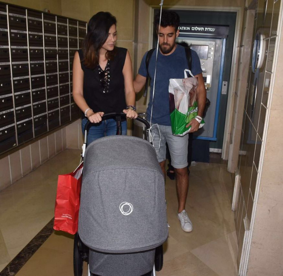 "מאמי, זכרת לחגור את כיסא התינוק ברכב?"