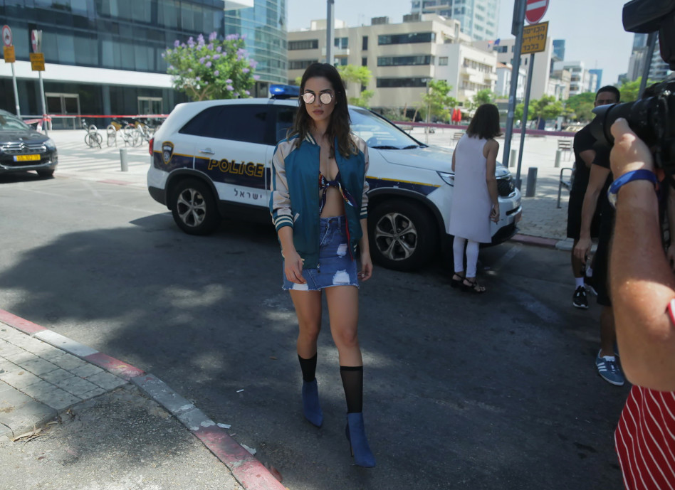 מדינת משטרה. שיר אלמליח היום על הסט (צילום: שוקה כהן)