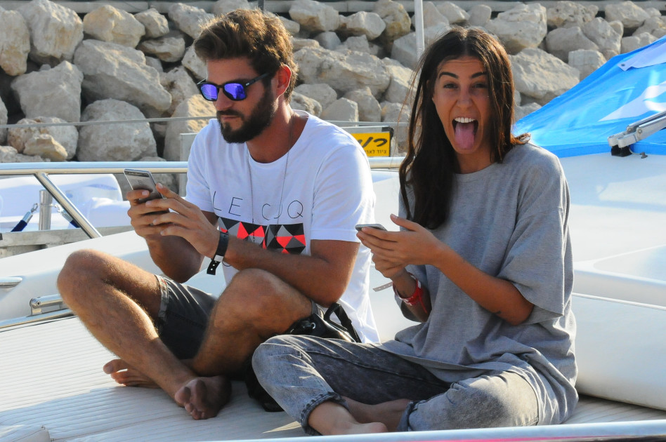 אבל היי, אפילו לאדריאנו חאובל ואבישג נגר לא אכפת