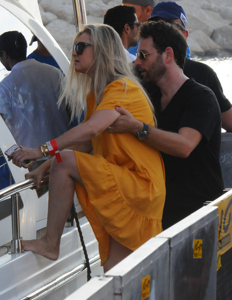 תעזור לה, בעל אוהב. ינאי ומוסקל