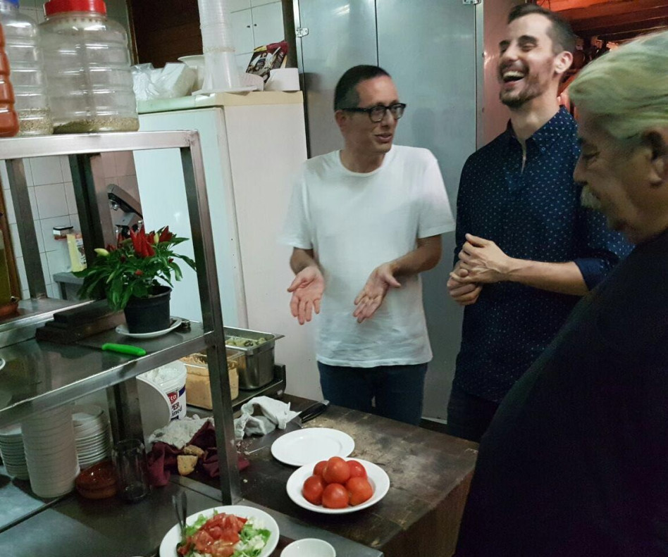 "חמוד, קערת קורנפלקס קשה לי להכין!". טל ובורנשטיין במטבח