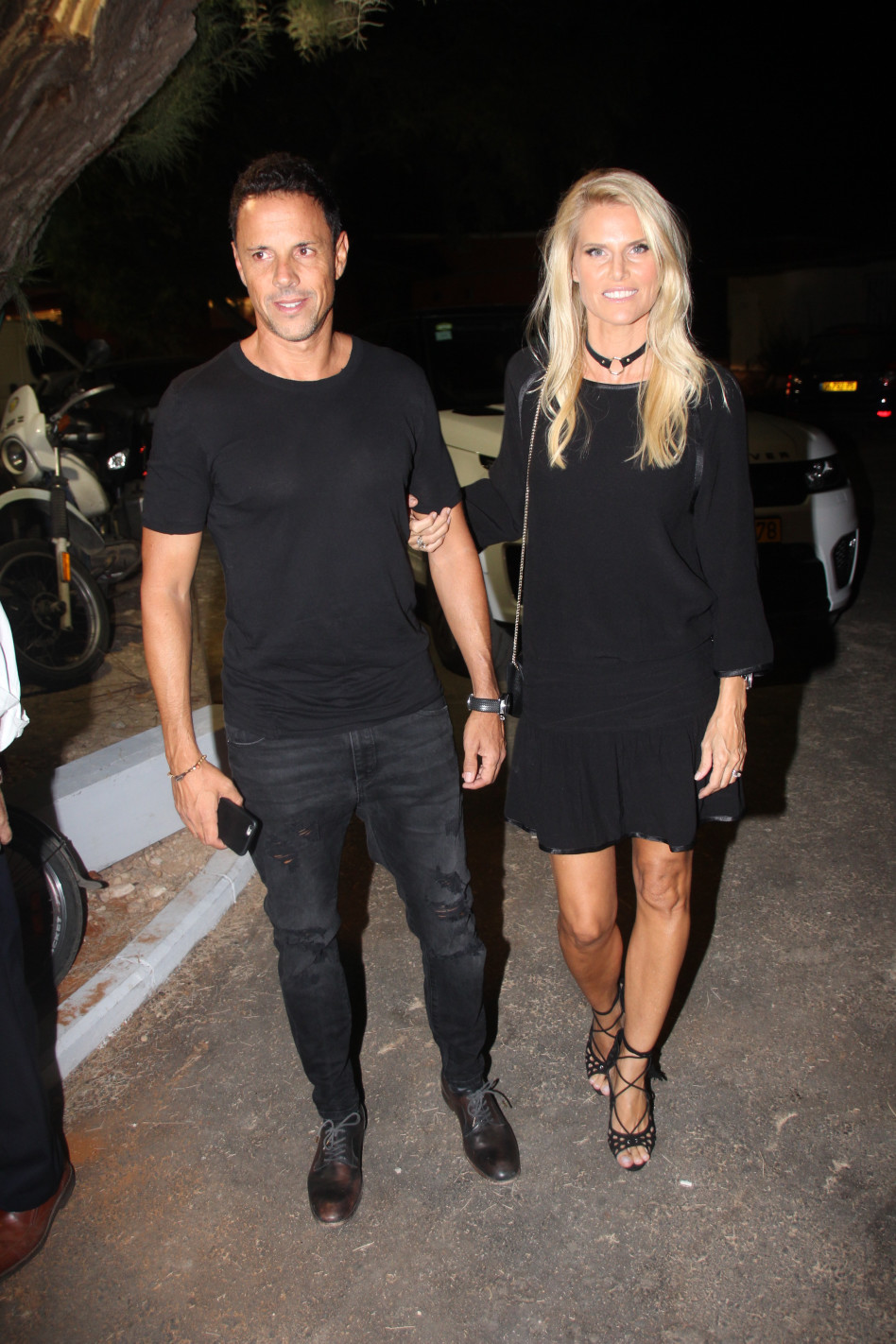 שלי גפני צמודה לקאירי שלה