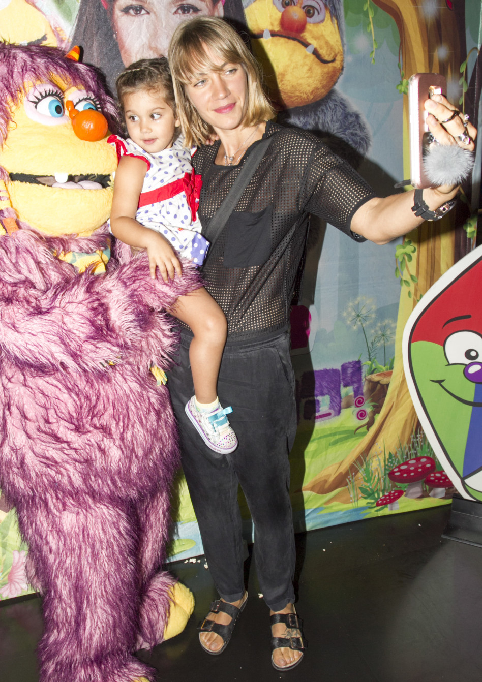 ג'ני צ'רוואני והפוני בסלפי