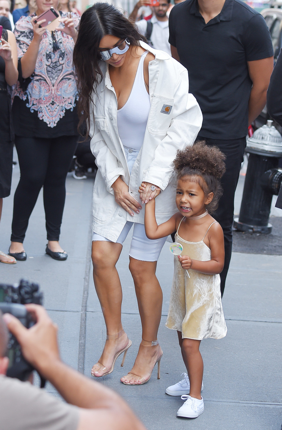 כועסת! נורת' ווסט עם קים קרדשיאן (צילום: Splashnews)