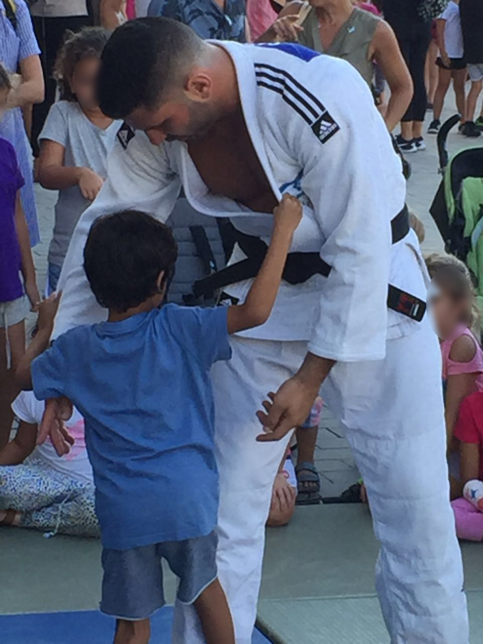 גם הוא אלוף! ששון הבוגר מזיע